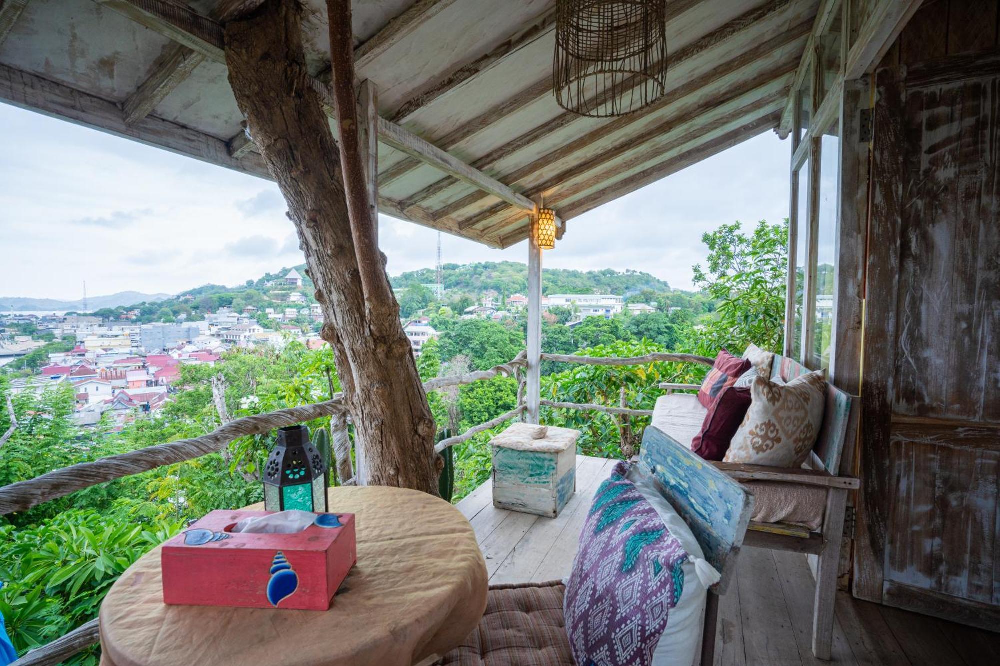 Selini Hills Hotel Labuan Bajo Exterior photo