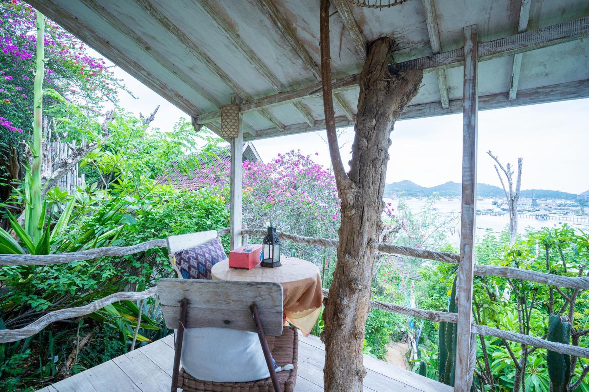 Selini Hills Hotel Labuan Bajo Exterior photo