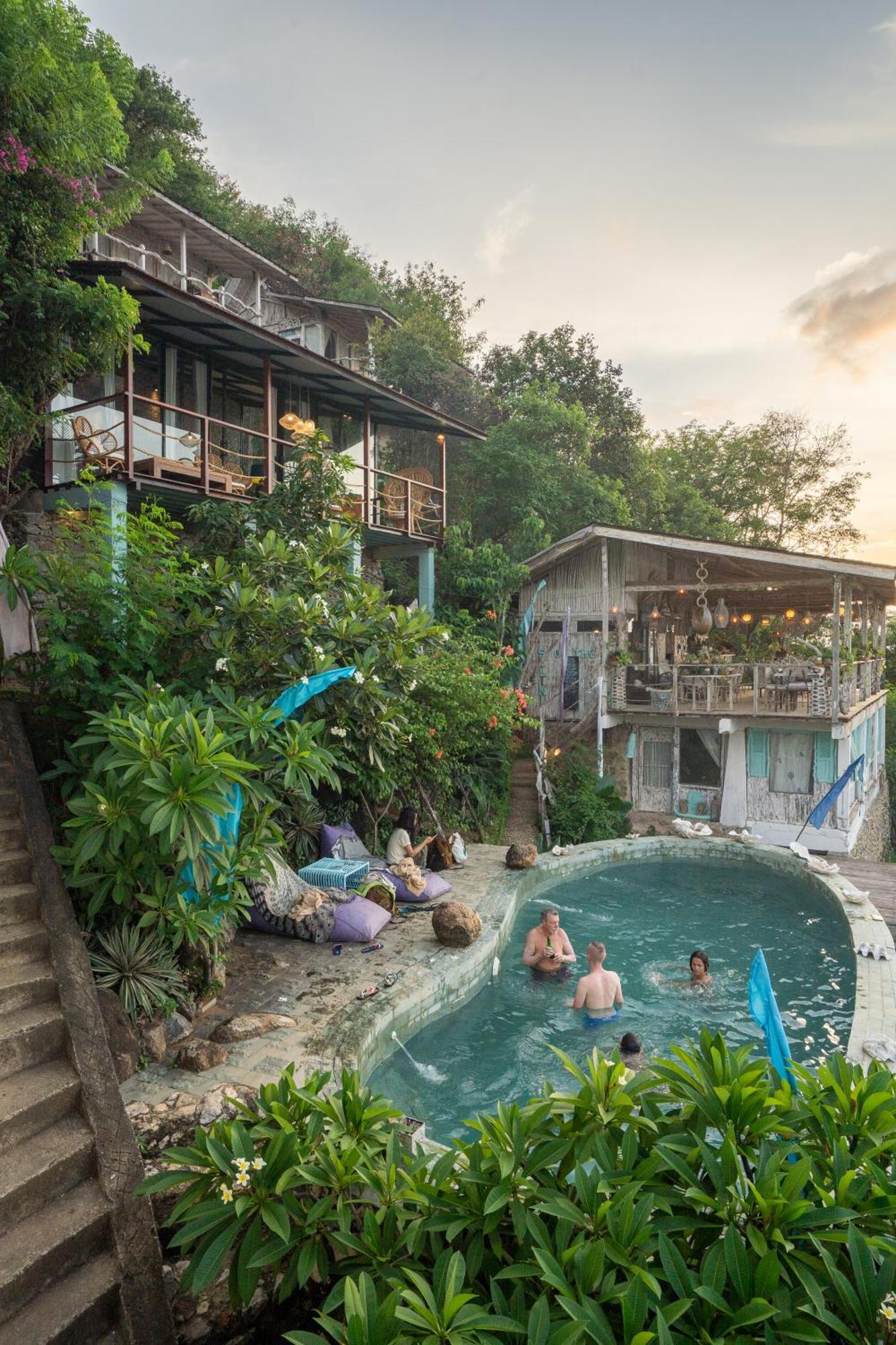 Selini Hills Hotel Labuan Bajo Exterior photo