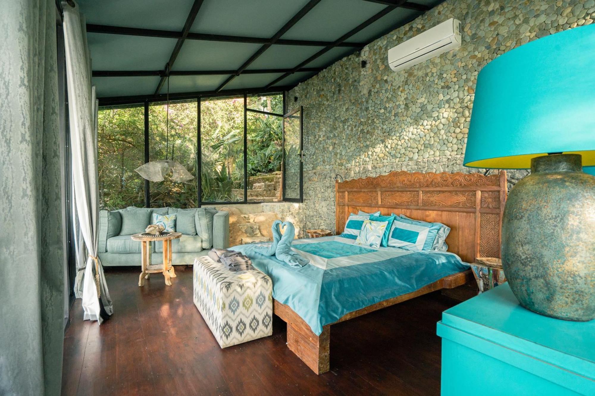 Selini Hills Hotel Labuan Bajo Exterior photo