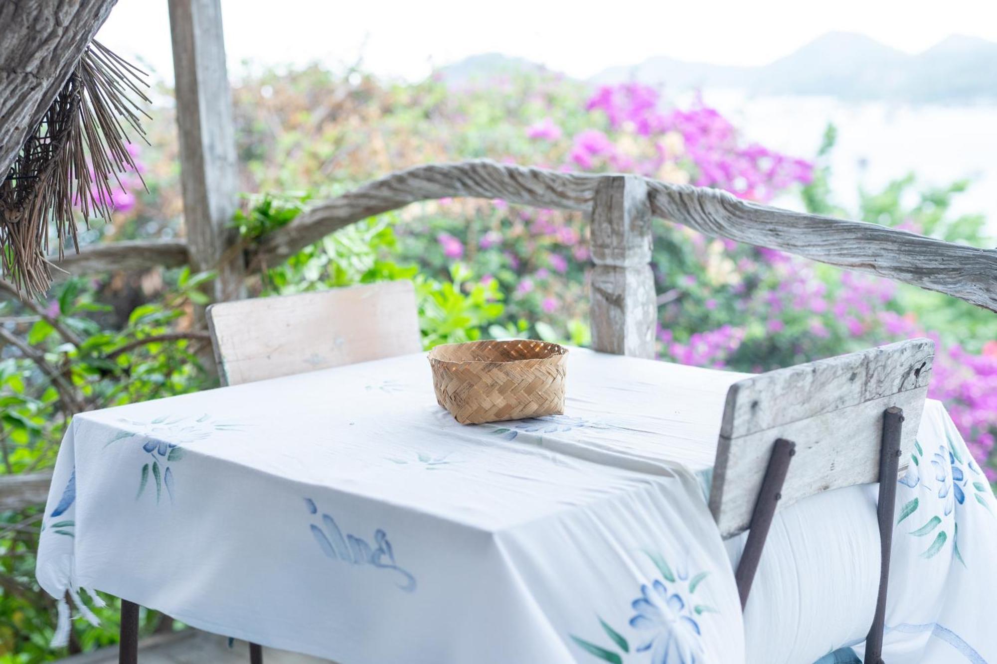 Selini Hills Hotel Labuan Bajo Exterior photo
