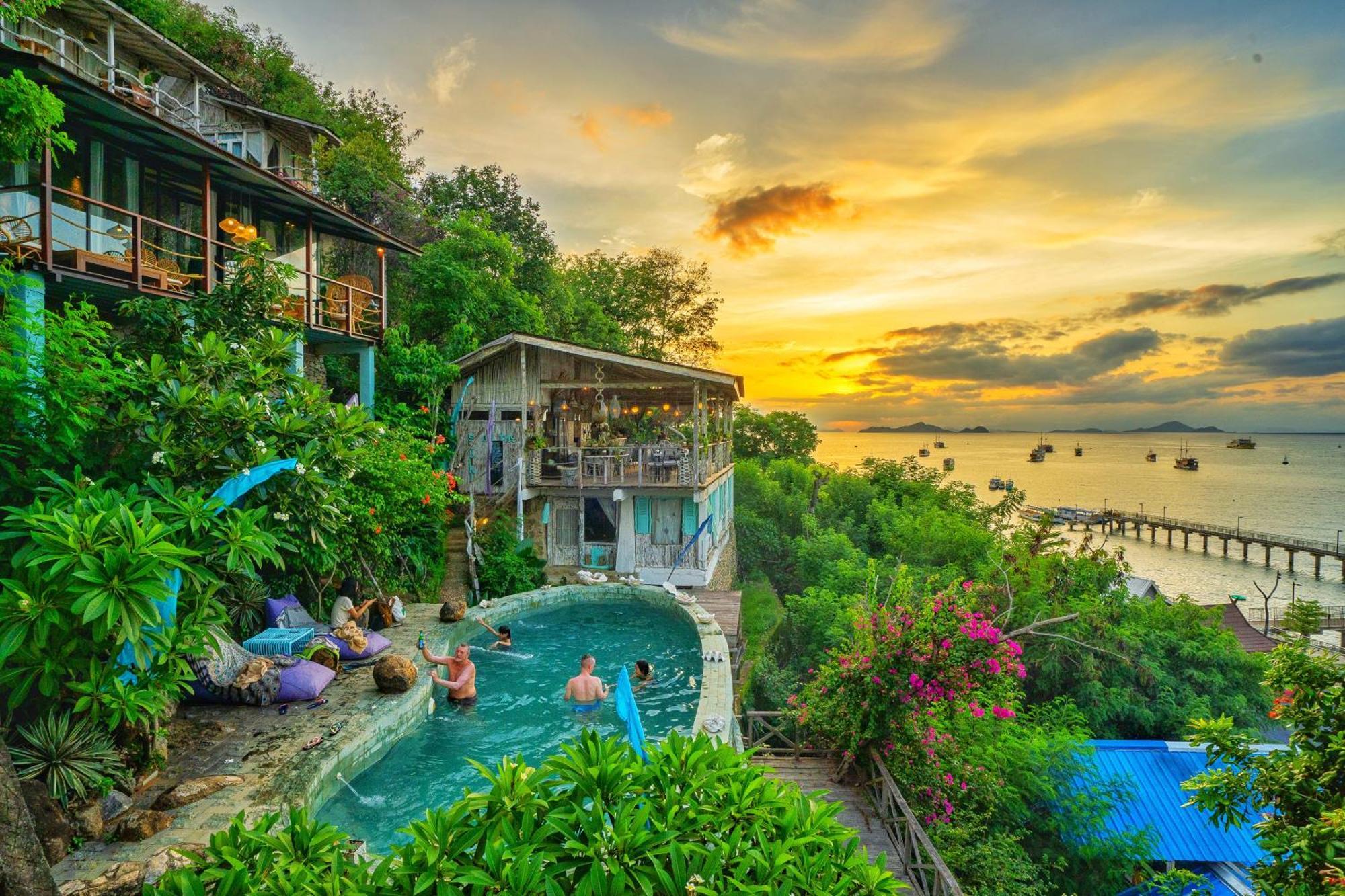 Selini Hills Hotel Labuan Bajo Exterior photo