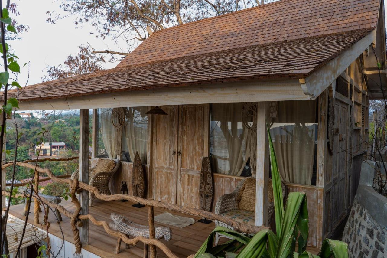 Selini Hills Hotel Labuan Bajo Exterior photo